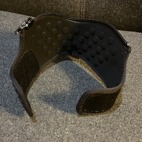 1 Under Armour shoe cuff - Picture 3 of 8